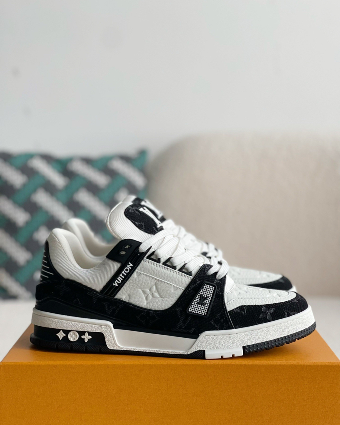 LV - FLY KICKS | Flutterwave Store